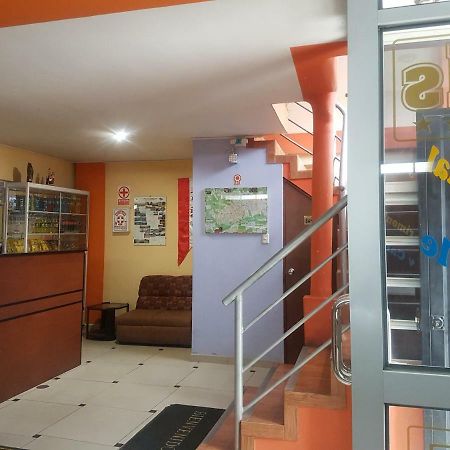 Hostal Los Pinos Уанкайо Екстер'єр фото